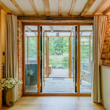 16Th Century Cartlodge With Private Hot Tub Diss Exterior photo