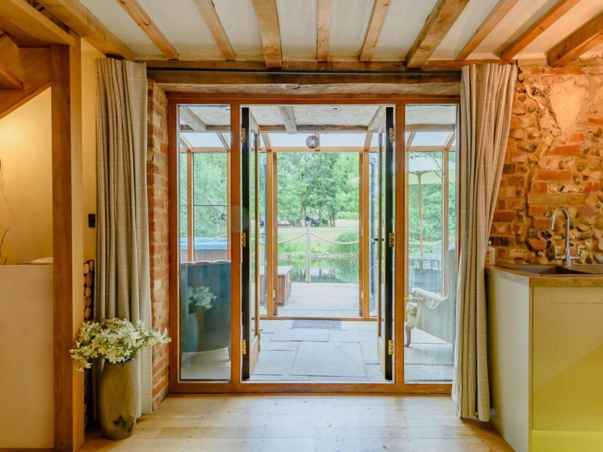 16Th Century Cartlodge With Private Hot Tub Diss Exterior photo